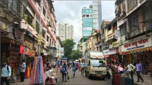 दुकानांवरील मराठी पाट्यांविरोधातील याचिका हायकोर्टानं फेटाळली
